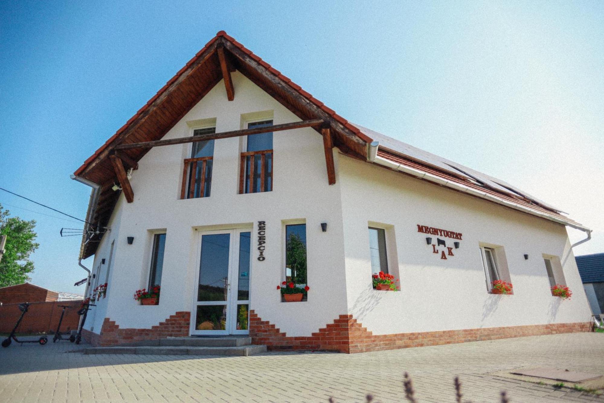 Megnyugtat-Lak Apartmanhaz Demjén Екстериор снимка