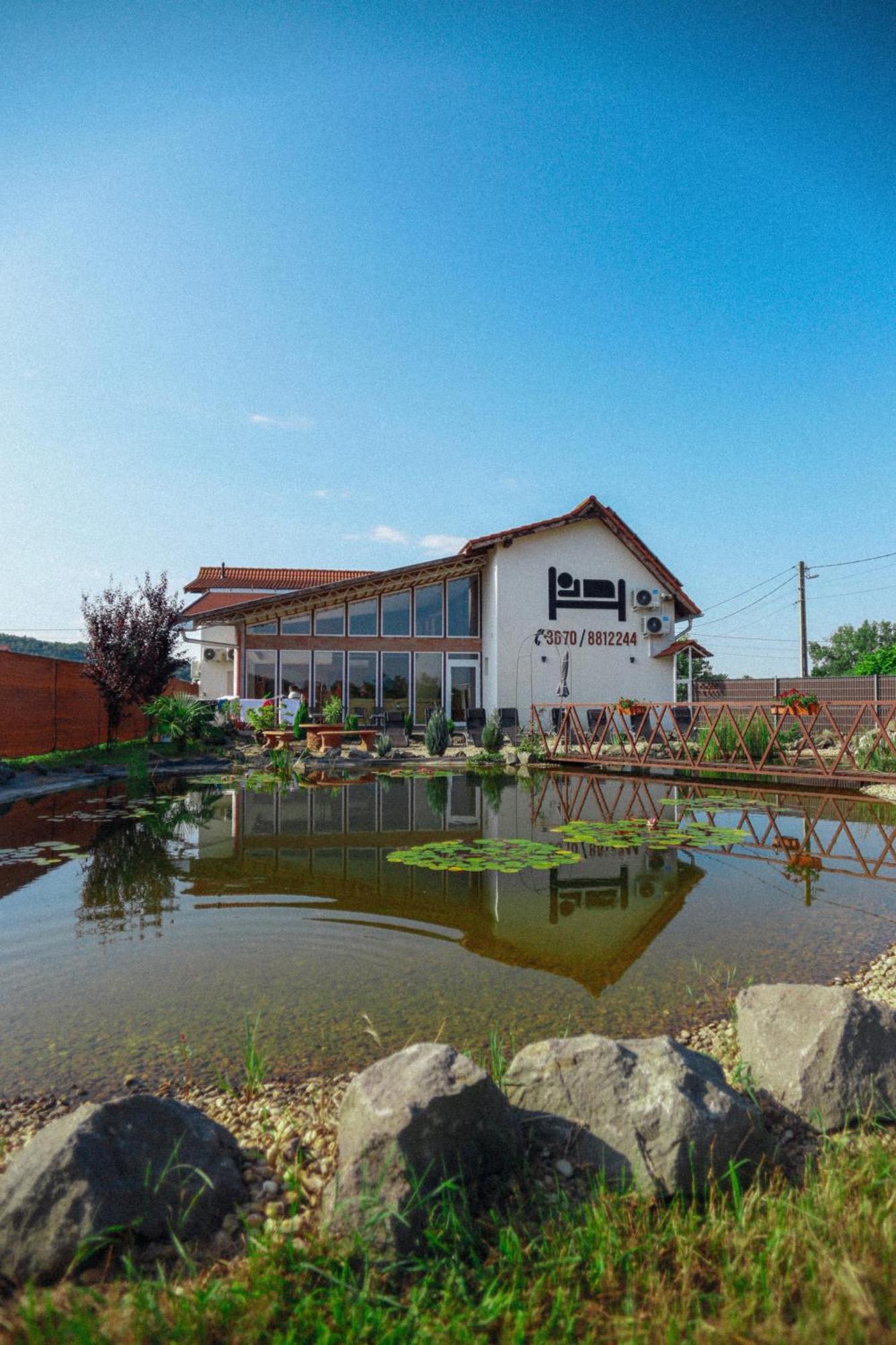 Megnyugtat-Lak Apartmanhaz Demjén Екстериор снимка
