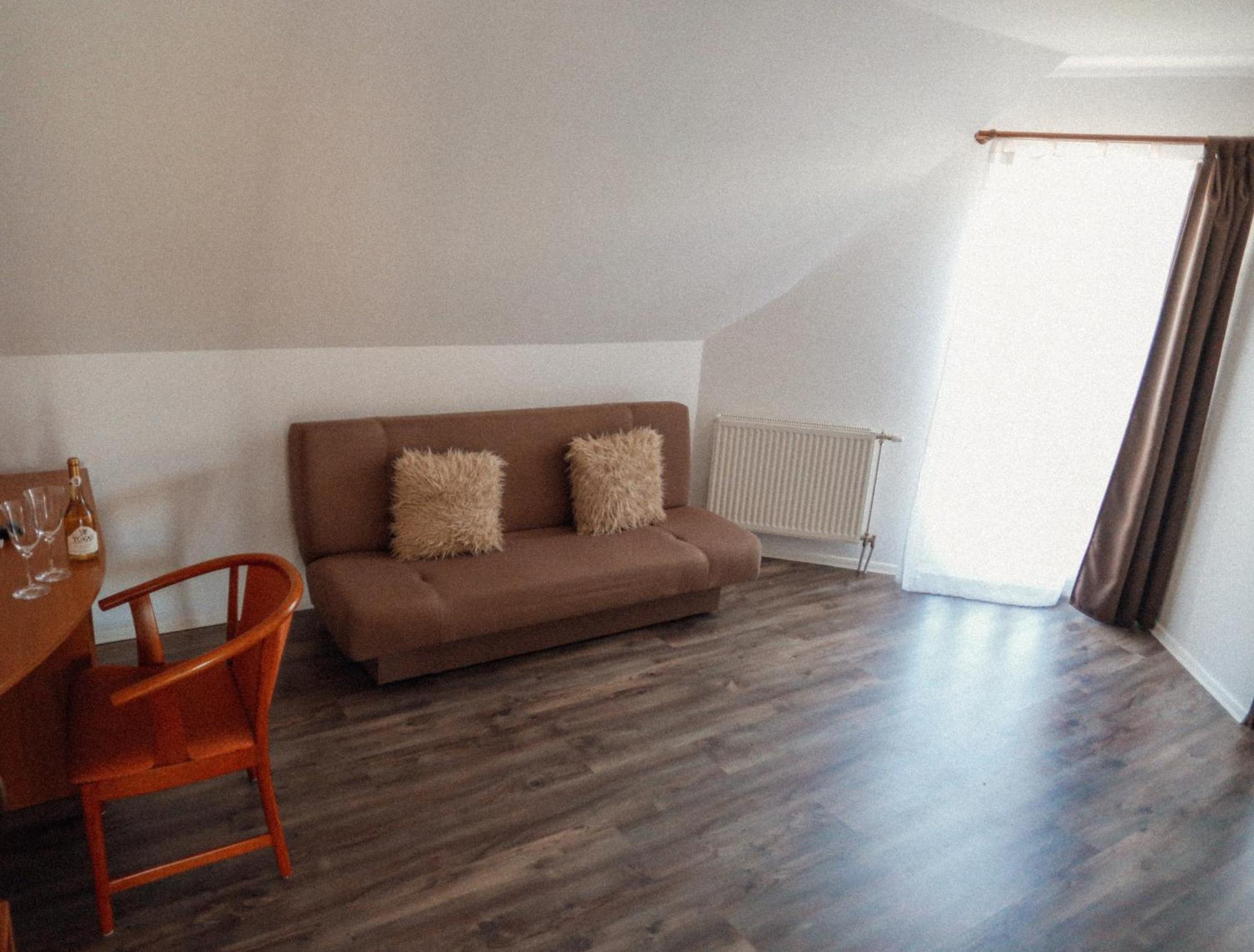 Megnyugtat-Lak Apartmanhaz Demjén Екстериор снимка