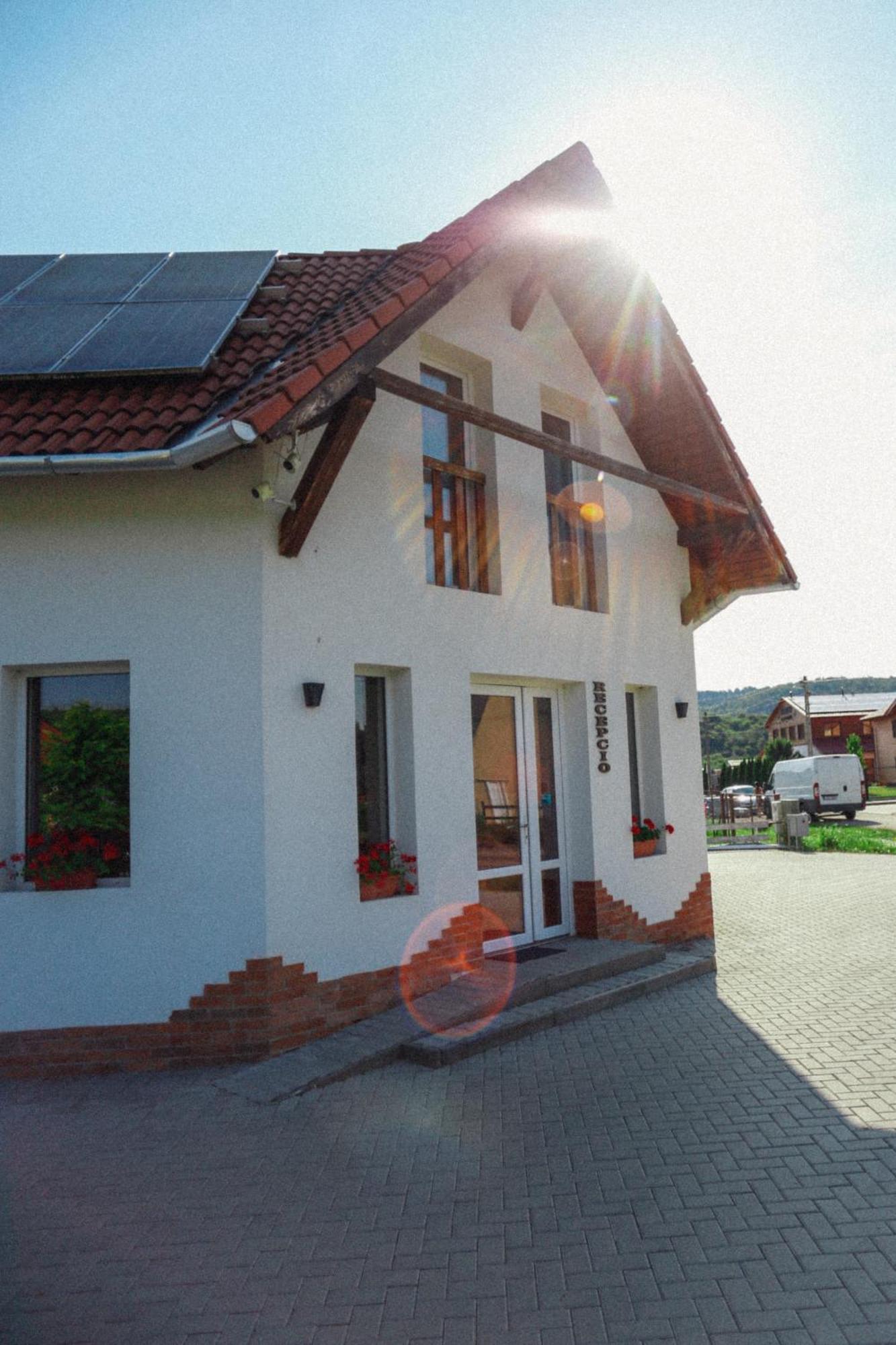 Megnyugtat-Lak Apartmanhaz Demjén Екстериор снимка